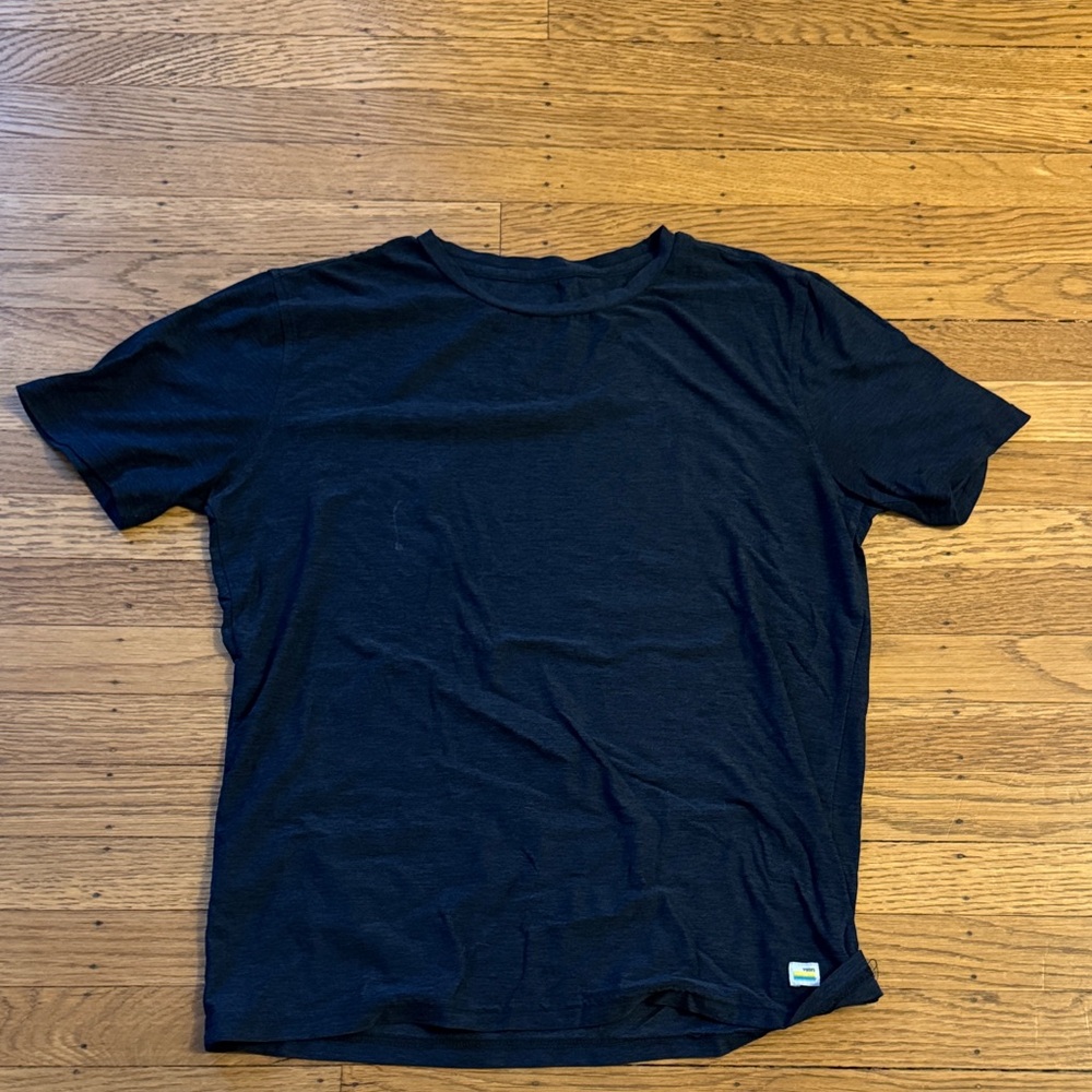 Vuori Vintage Dark Blue Short Sleeve Tee (size: s)
